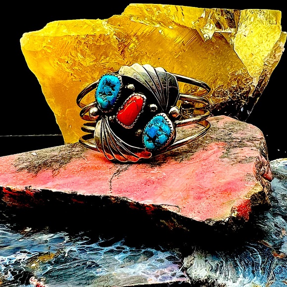 Rare Native American Navajo Artist signed Sterling Silver Turquoise Coral Cuff - Picture 5 of 9